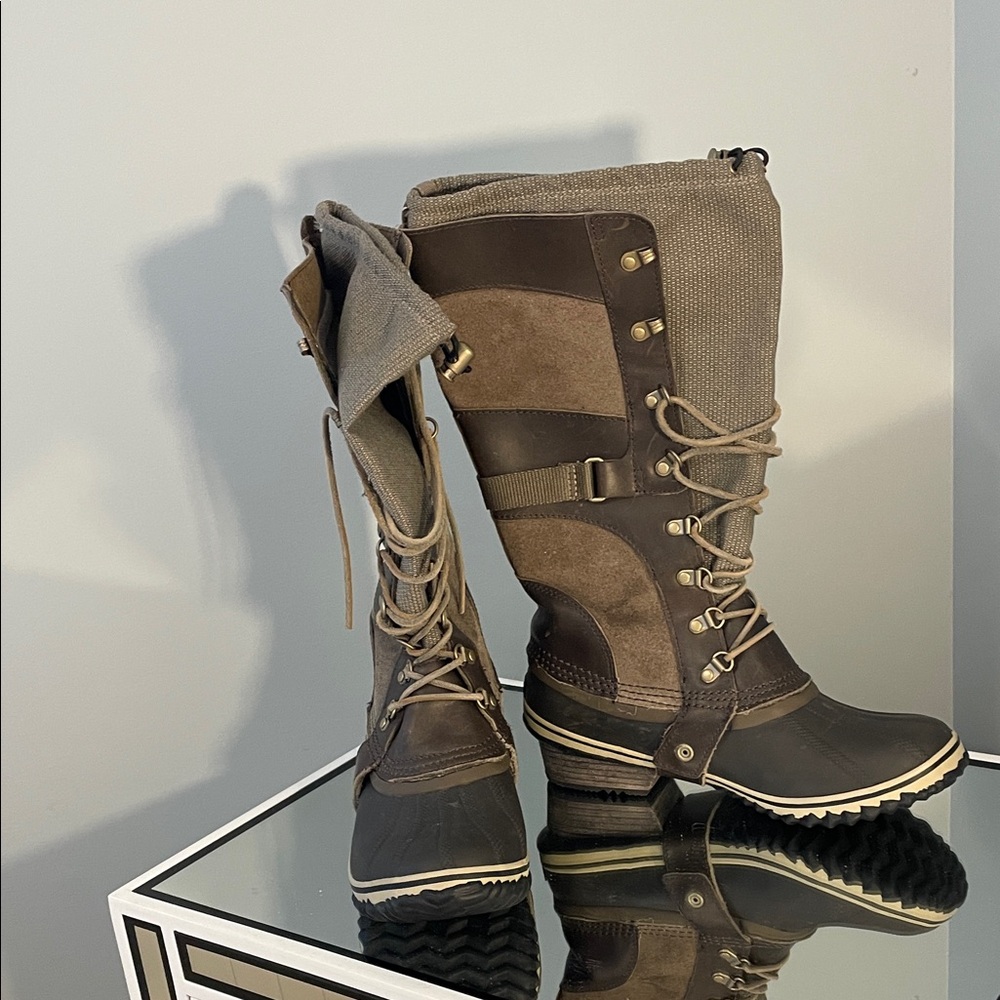 Sorel Conquest Carly waterproof Women's Winter Boots worn once 10